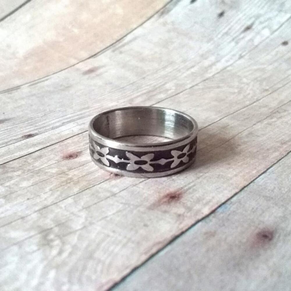 Stainless Steel Tribal Floral Print Ring Size 10